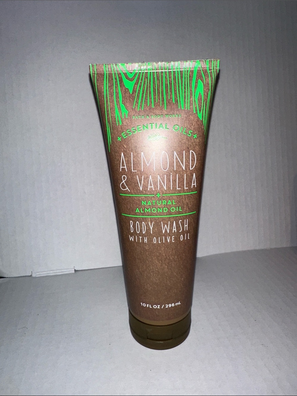 Bath & Body Works Almond & Vanilla Body Wash - Brown & Green